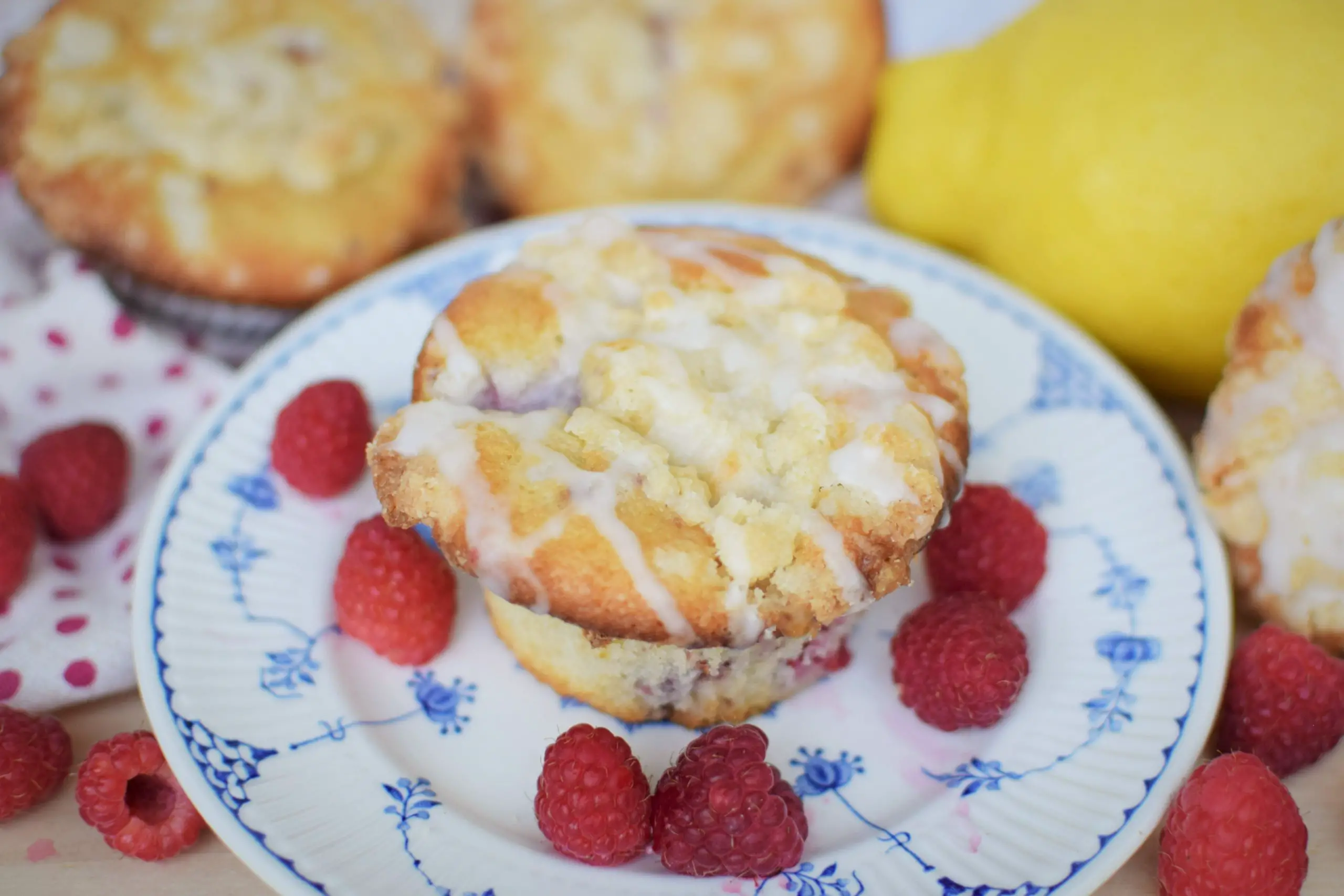 Raspberry Muffins with Crumb Topping
