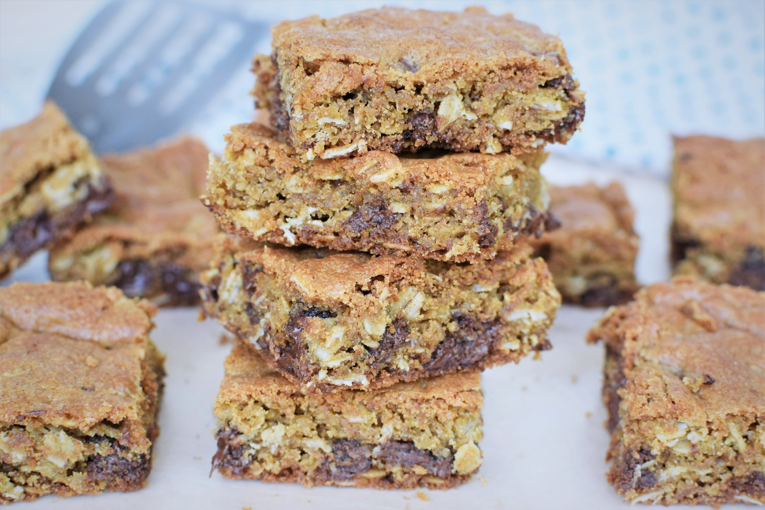 Comforting Oatmeal Chocolate Chip Bars